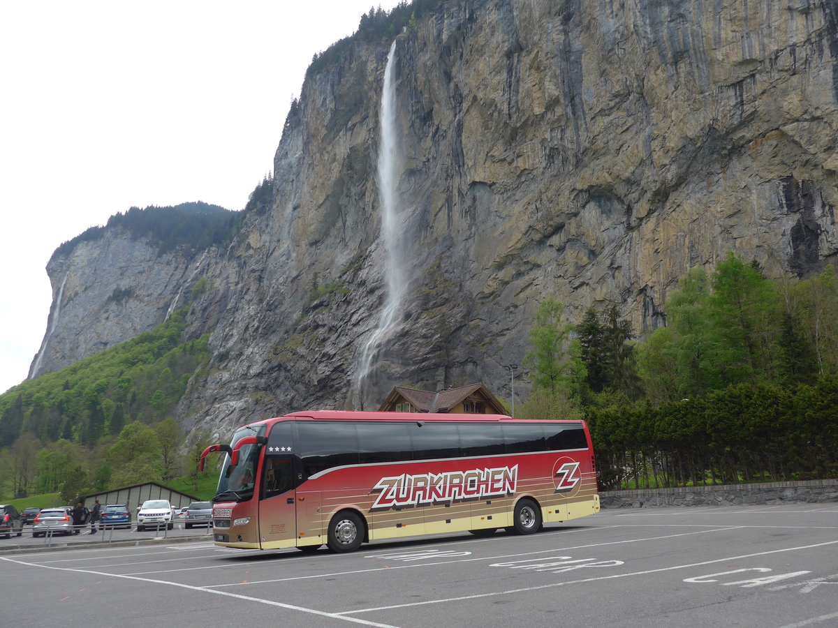 (205'300) - Zurkirchen, Malters - Nr. 14/LU 115'416 - Volvo (ex Nr. 12) am 19. Mai 2019 in Lauterbrunnen, Kirche
