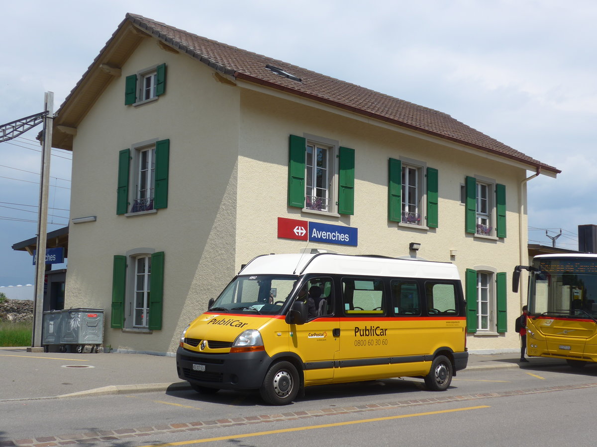 (205'390) - Favre, Avenches - VD 317'614 - Renault (ex CarPostal Ouest; ex Morattel, S�deilles) am 25. Mai 2019 beim Bahnhof Avenches