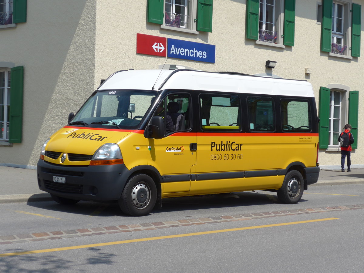 (205'391) - Favre, Avenches - VD 317'614 - Renault (ex CarPostal Ouest; ex Morattel, S�deilles) am 25. Mai 2019 beim Bahnhof Avenches