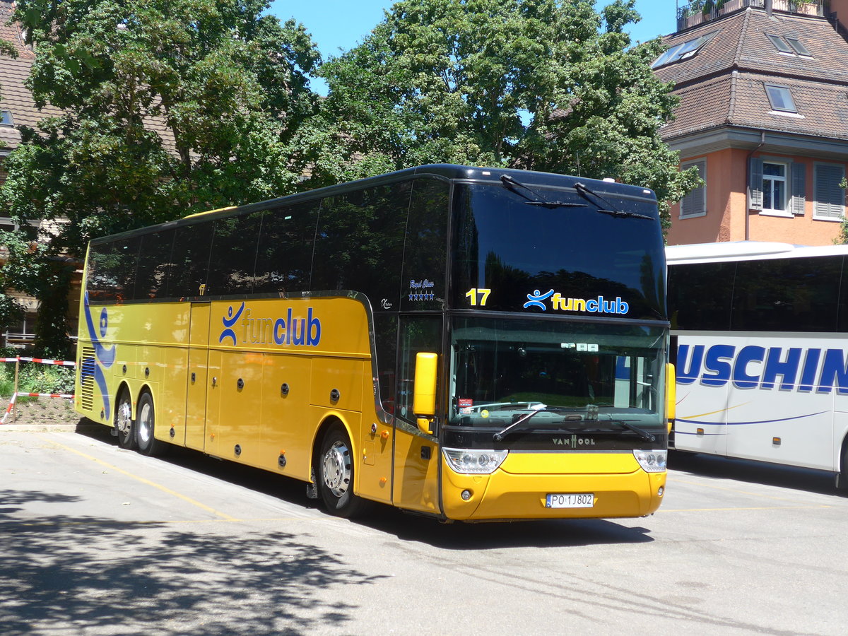 (205'914) - Aus Polen: Funclub, Poznan - Nr. 17/PO 1J802 - Van Hool am 8. Juni 2019 in Z�rich, Sihlquai