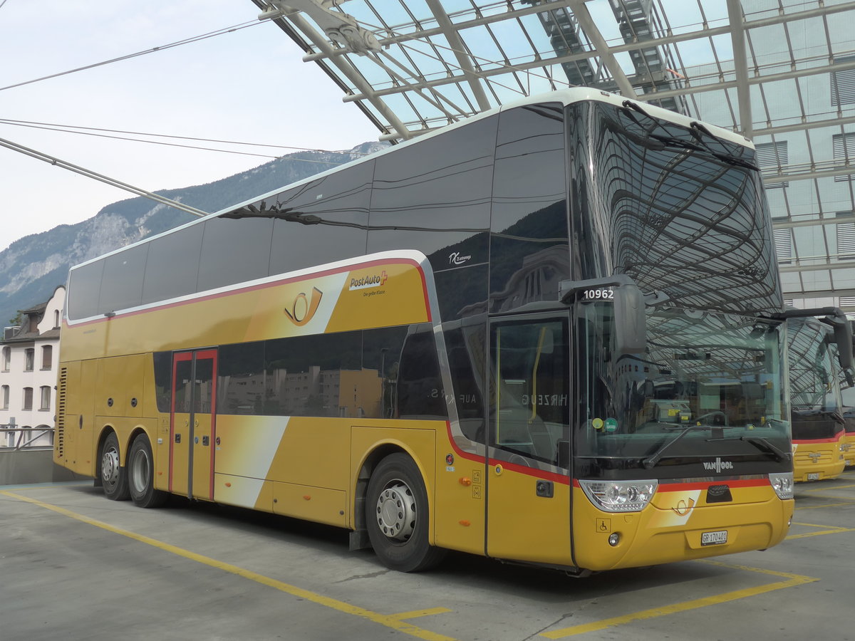 (206'187) - PostAuto Graub�nden - GR 170'401 - Van Hool am 9. Juni 2019 in Chur, Postautostation