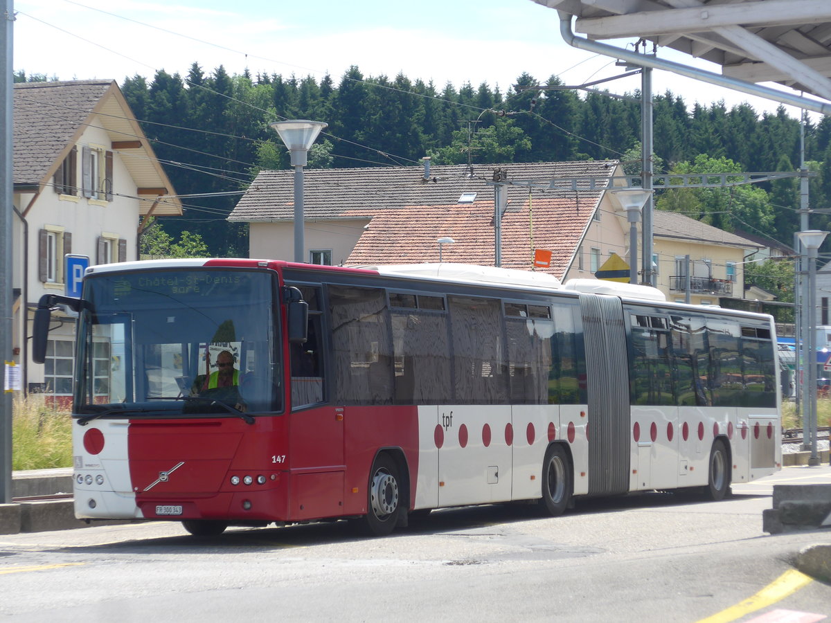 (206'803) - TPF Fribourg - Nr. 147/FR 300'343 - Volvo am 24. Juni 2019 beim Bahnhof Pal�zieux