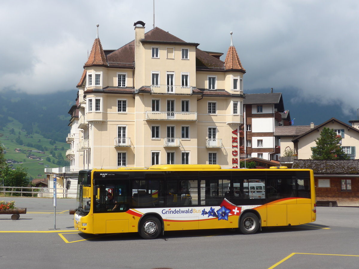(207'676) - AVG Grindelwald - Nr. 13/BE 407'170 - MAN/G�ppel am 9. Juli 2019 beim Bahnhof Grindelwald