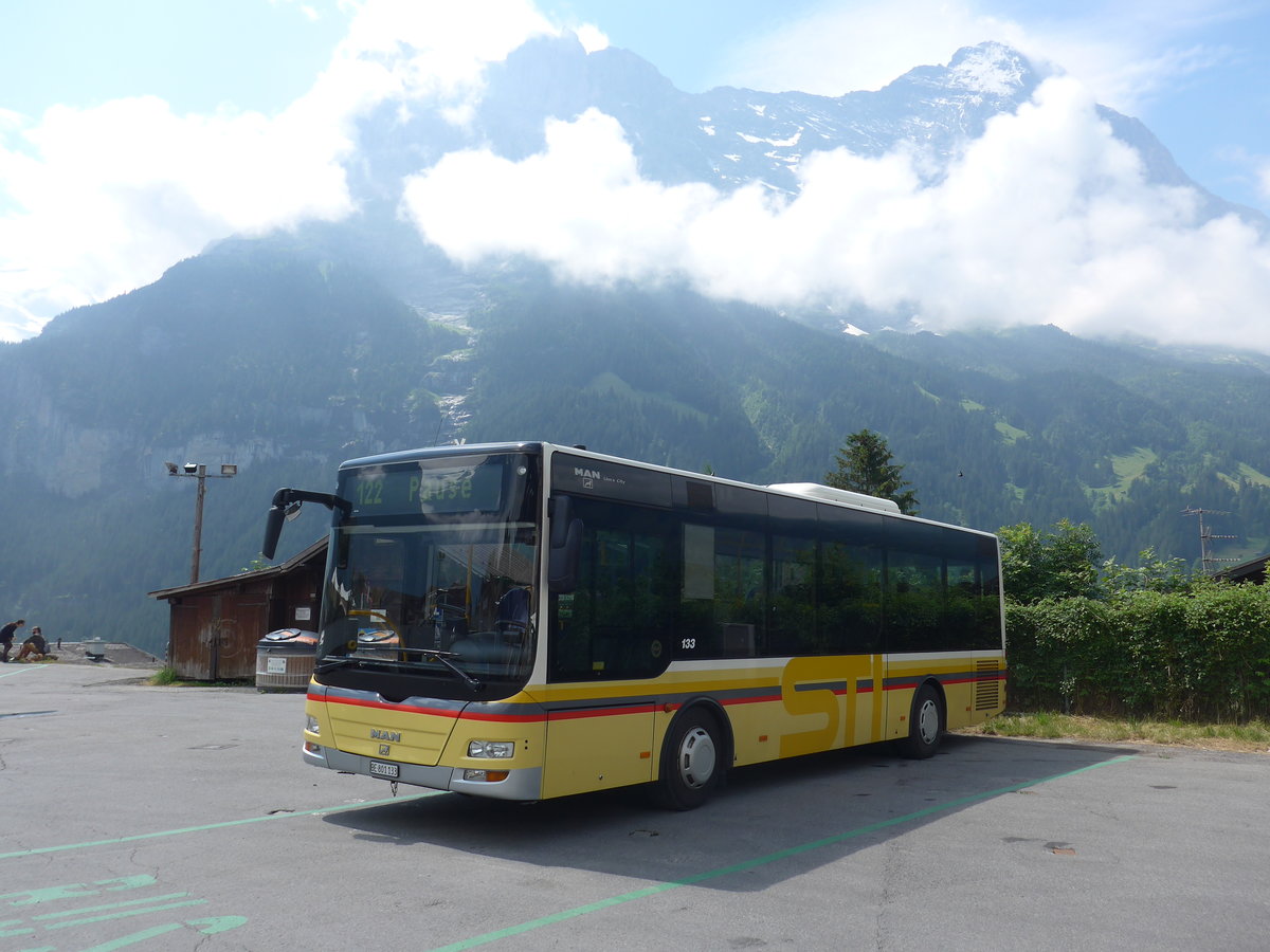(207'689) - STI Thun - Nr. 133/BE 801'133 - MAN/G�ppel am 9. Juli 2019 beim Bahnhof Grindelwald (Einsatz AVG G.)