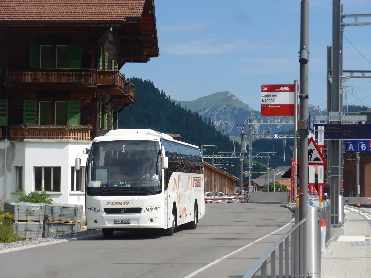 (208'501) - Aus Rum�nien: Fonti, Baia Mare - MM 21 LDC - Volvo am 5. August 2019 beim Bahnhof Zweisimmen