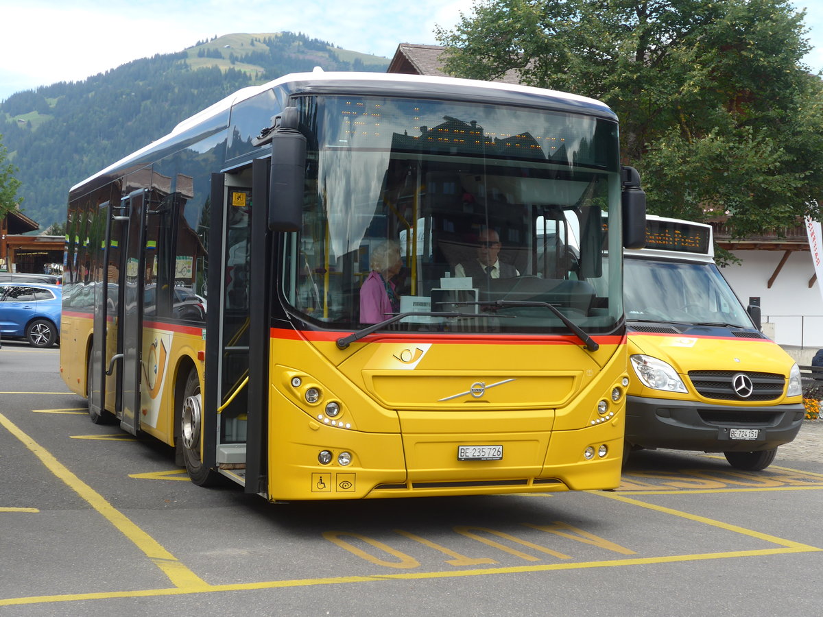 (208'543) - K�bli, Gstaad - BE 235'726 - Volvo am 5. August 2019 beim Bahnhof Gstaad
