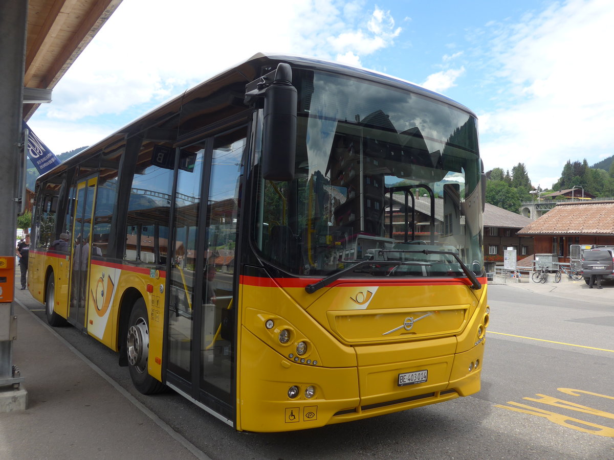 (208'545) - K�bli, Gstaad - BE 403'014 - Volvo am 5. August 2019 beim Bahnhof Gstaad