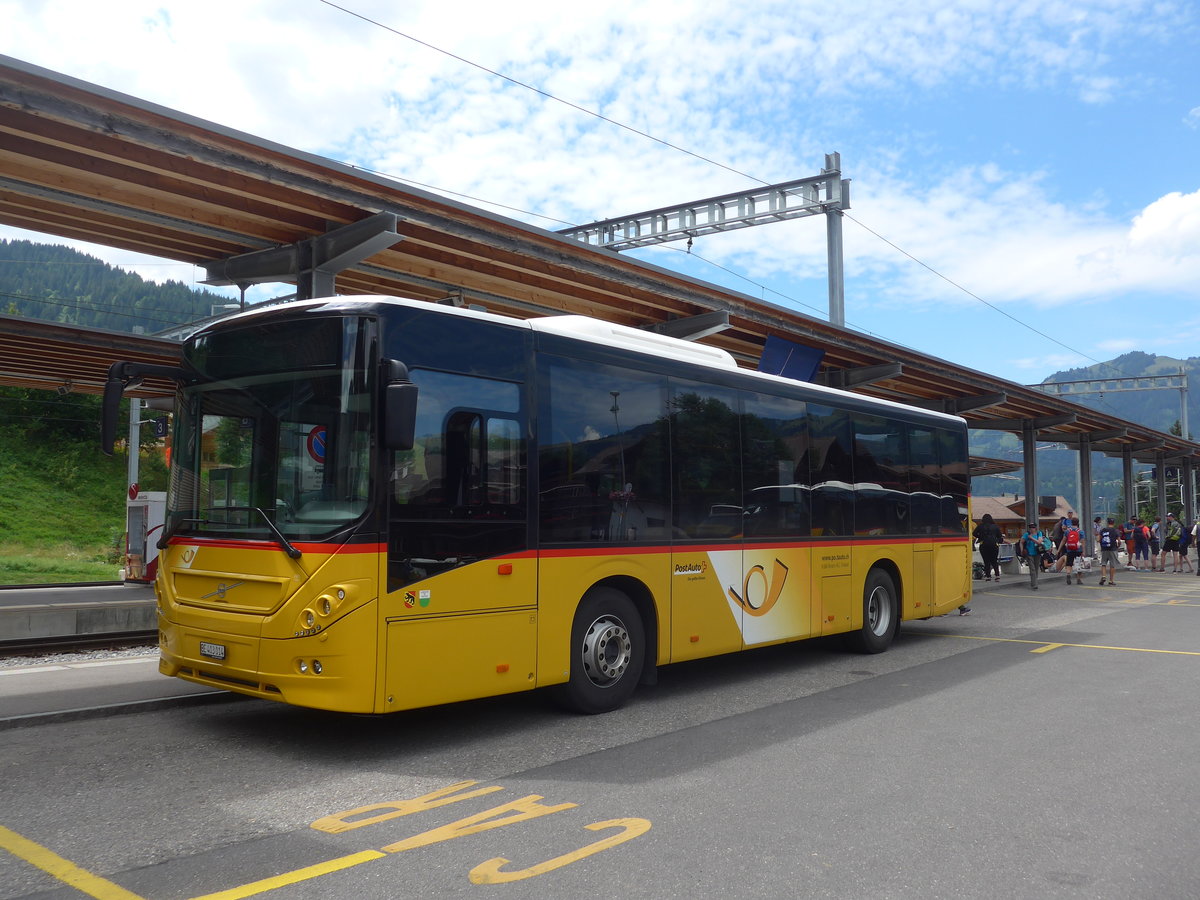 (208'549) - K�bli, Gstaad - BE 403'014 - Volvo am 5. August 2019 beim Bahnhof Gstaad
