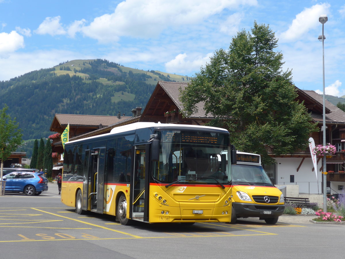 (208'550) - K�bli, Gstaad - BE 235'726 - Volvo am 5. August 2019 beim Bahnhof Gstaad
