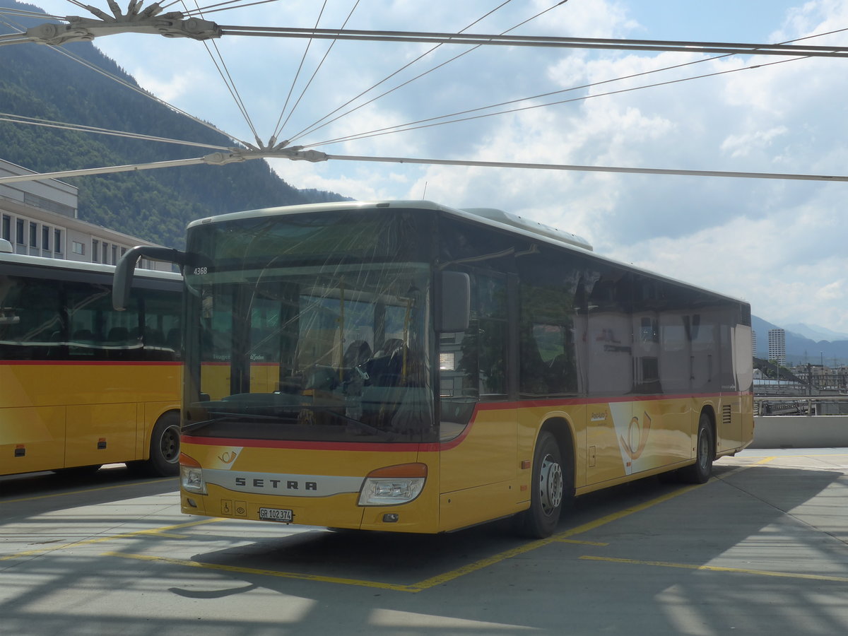(208'665) - PostAuto Graub�nden - GR 102'374 - Setra am 11. August 2019 in Chur, Postautostation