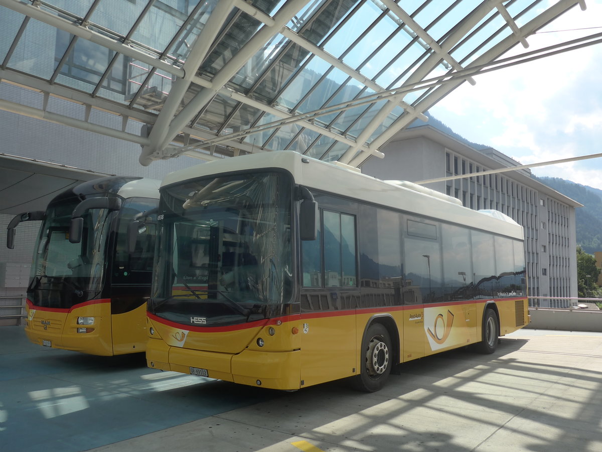 (208'704) - PostAuto Graub�nden - GR 69'102 - Scania/Hess am 11. August 2019 in Chur, Postautostation