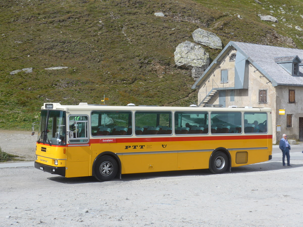 (209'782) - Kolb, Grasswil - Nr. 3/BE 93'915 - Saurer/R&J (ex Schmocker, Stechelberg Nr. 3; ex Schmocker, Stechelberg Nr. 1; ex Gertsch, Stechelberg Nr. 1) am 22. September 2019 in Furka, Passh�he