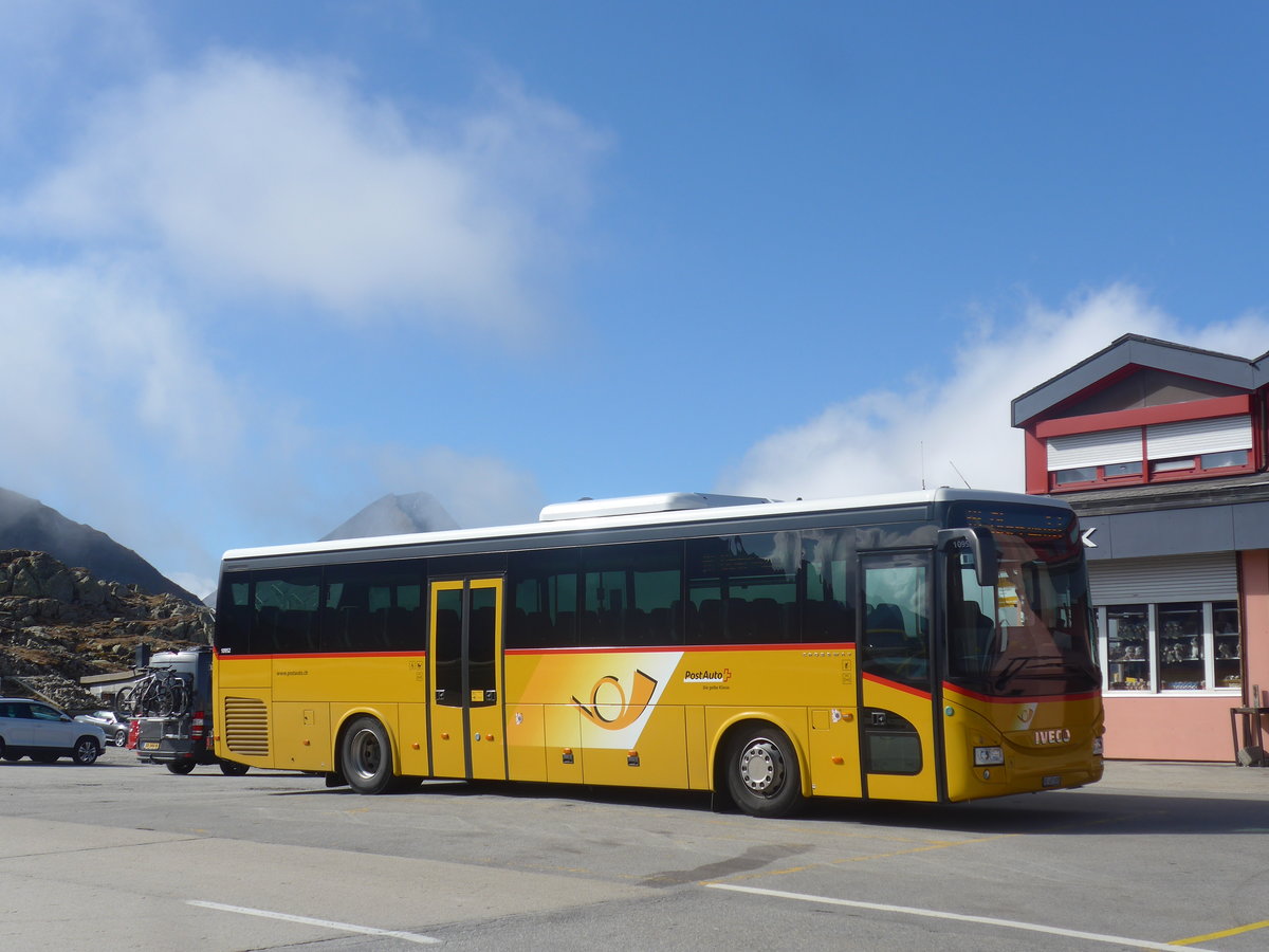 (209'823) - PostAuto Bern - BE 487'695 - Iveco am 28. September 2019 in Nufenen, Passh�he