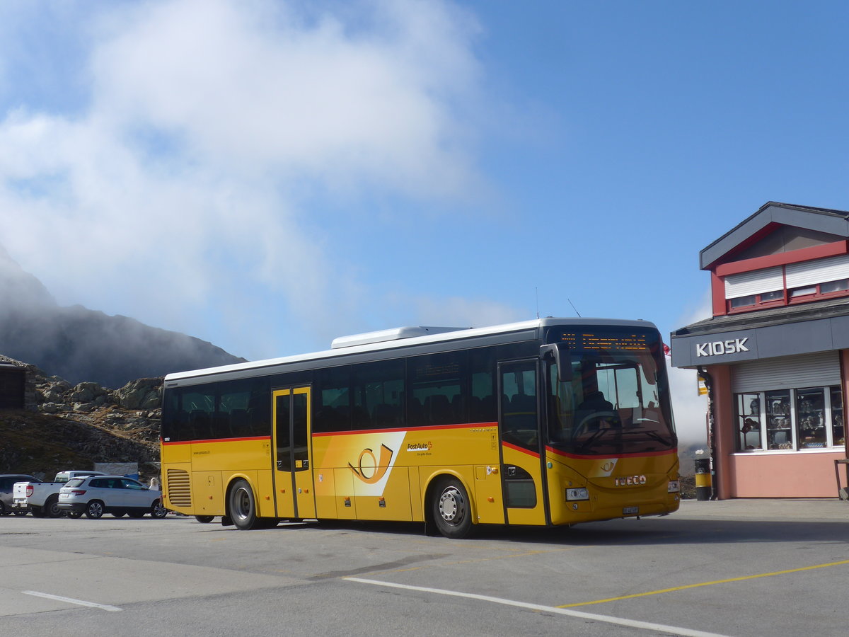 (209'824) - PostAuto Bern - BE 487'695 - Iveco am 28. September 2019 in Nufenen, Passh�he