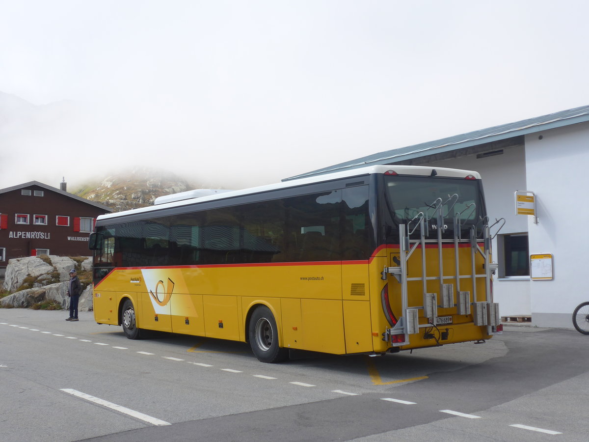 (209'835) - PostAuto Bern - BE 476'689 - Iveco am 28. September 2019 in Grimsel, Passh�he