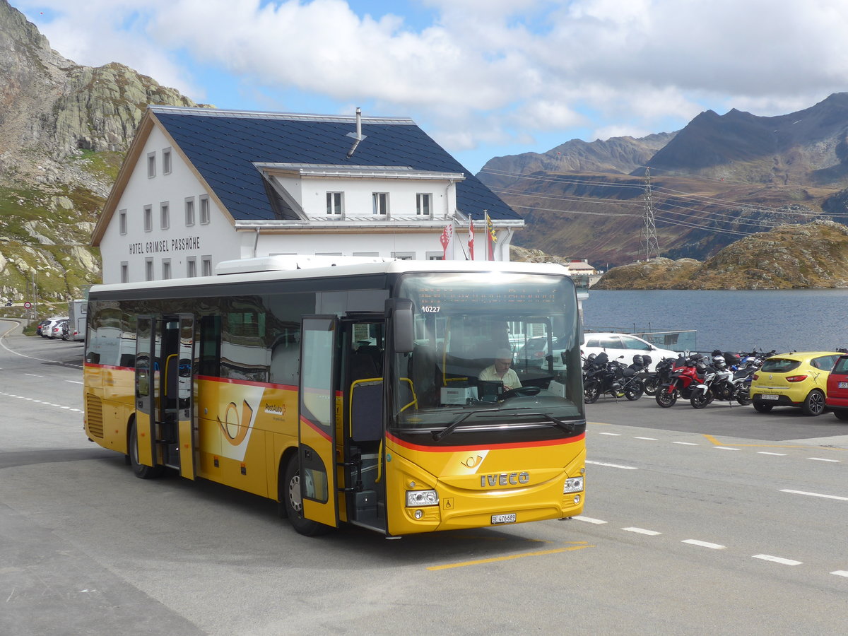 (209'838) - PostAuto Bern - BE 476'689 - Iveco am 28. September 2019 in Grimsel, Passh�he