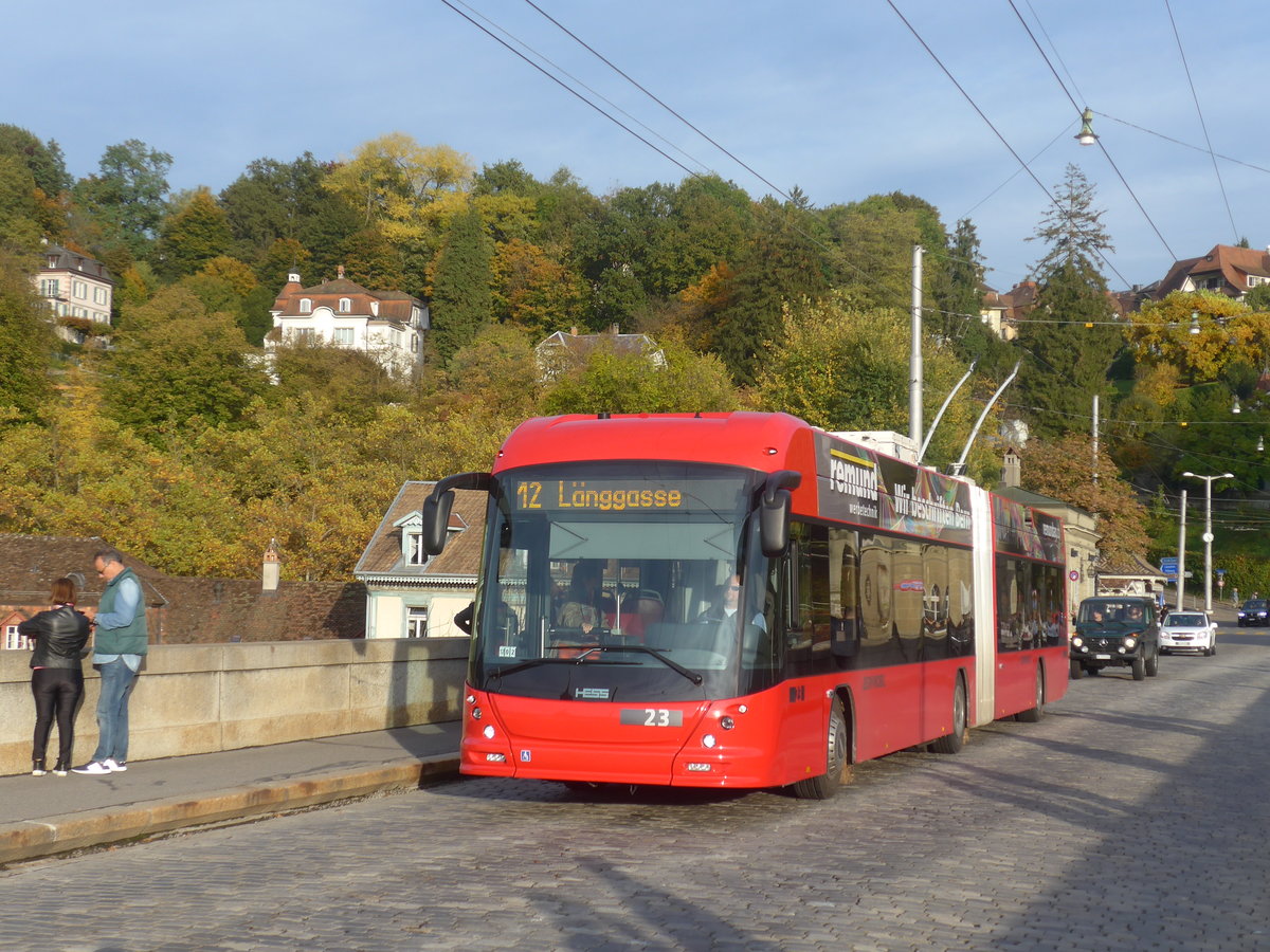 (210'470) - Bernmobil, Bern - Nr. 23 - Hess/Hess Gelenktrolleybus am 20. Oktober 2019 in Bern, Nydeggbr�cke