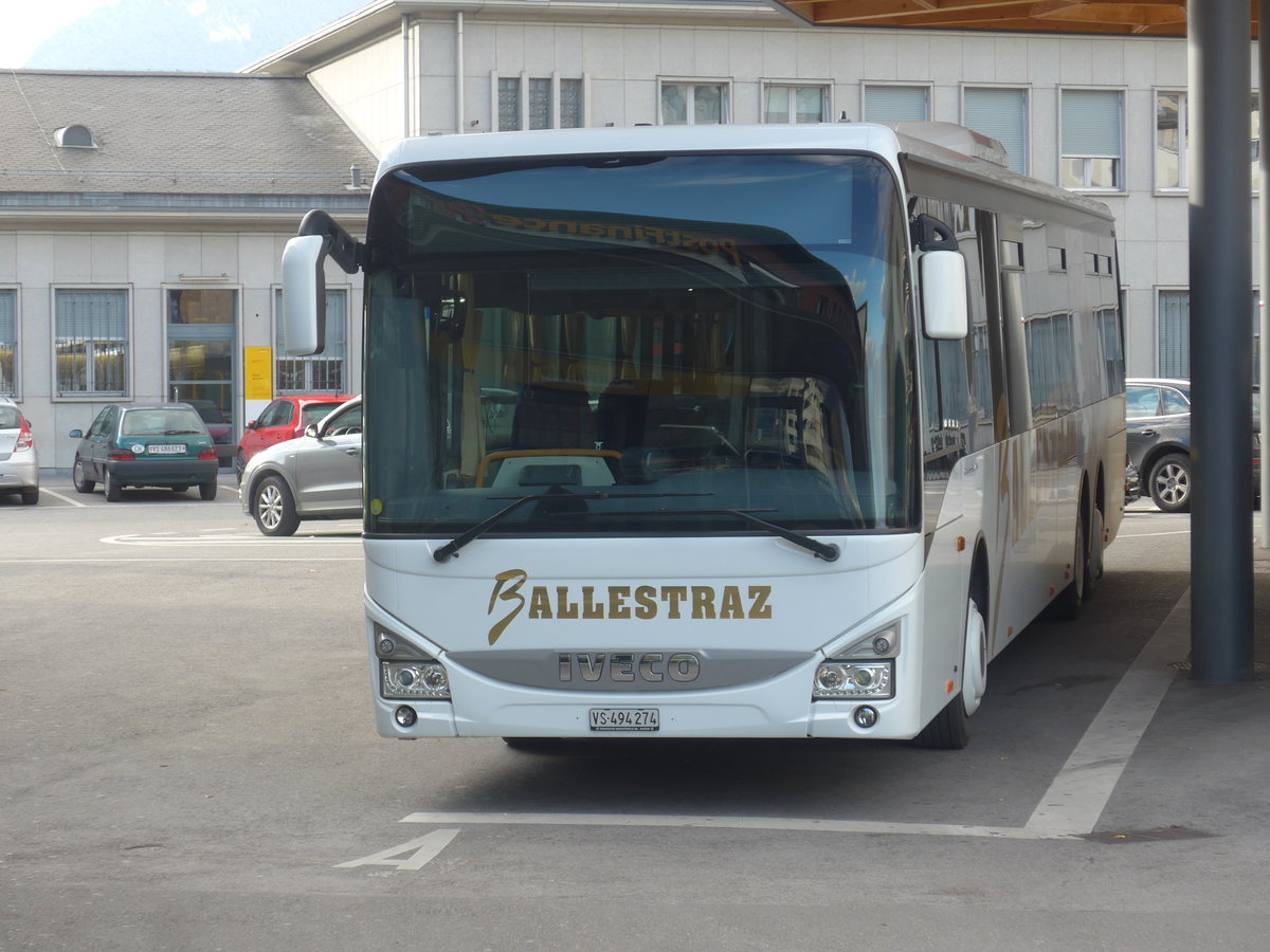 (210'947) - Ballestraz, Gr�ne - VS 494'274 - Iveco (ex Vorf�hrfahrzeug Iveco France) am 9. November 2019 beim Bahnhof Sion