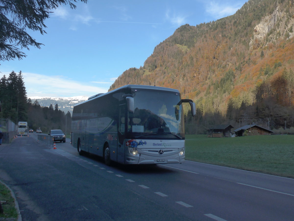 (211'002) - Oberland Reisen, Tun - Nr. 41/BE 434 - Mercedes am 11. November 2019 in Zweil�tschinen, Abzweigung