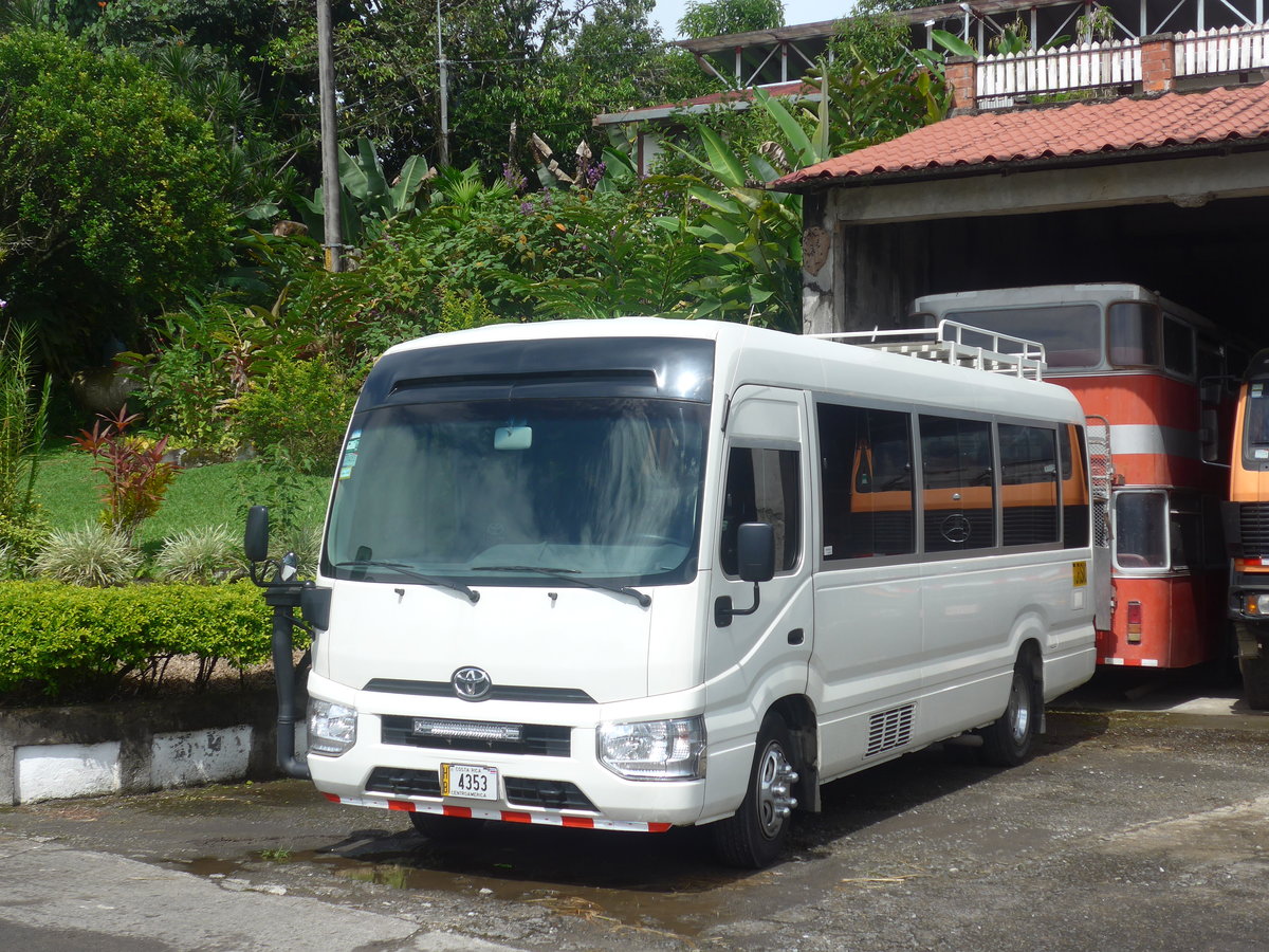 (211'446) - ??? - 4353 - Toyota am 16. November 2019 in Nuevo Arenal, Los H�roes