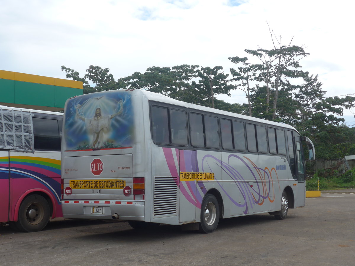 (212'403) - Bocatore�os, San Jos� - 9067 - Busscar am 25. November 2019 in Buenos Aires, Tankstelle