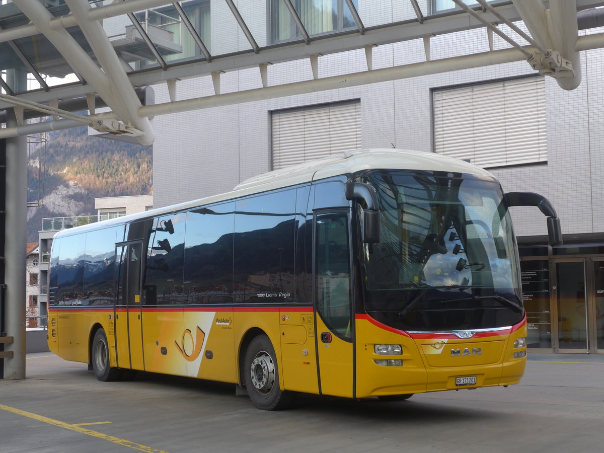(212'555) - PostAuto Graub�nden - GR 173'201 - MAN am 7. Dezember 2019 in Chur, Postautostation
