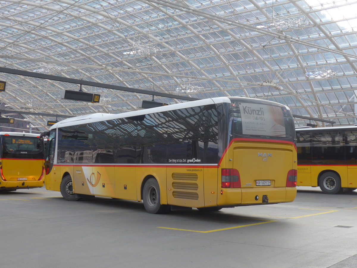 (212'557) - PostAuto Graub�nden - GR 162'973 - MAN am 7. Dezember 2019 in Chur, Postautostation
