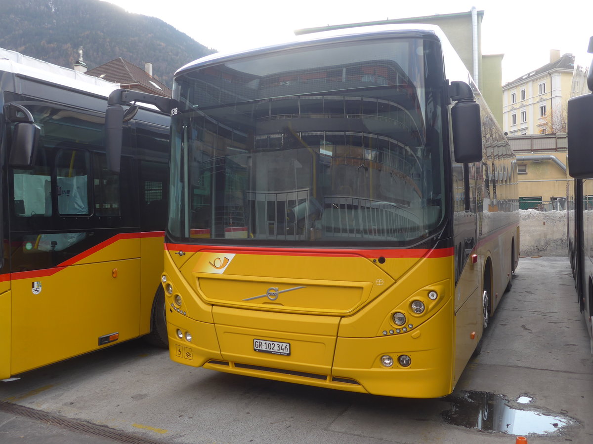 (212'567) - PostAuto Graub�nden - GR 102'346 - Volvo am 7. Dezember 2019 in Chur, Garage
