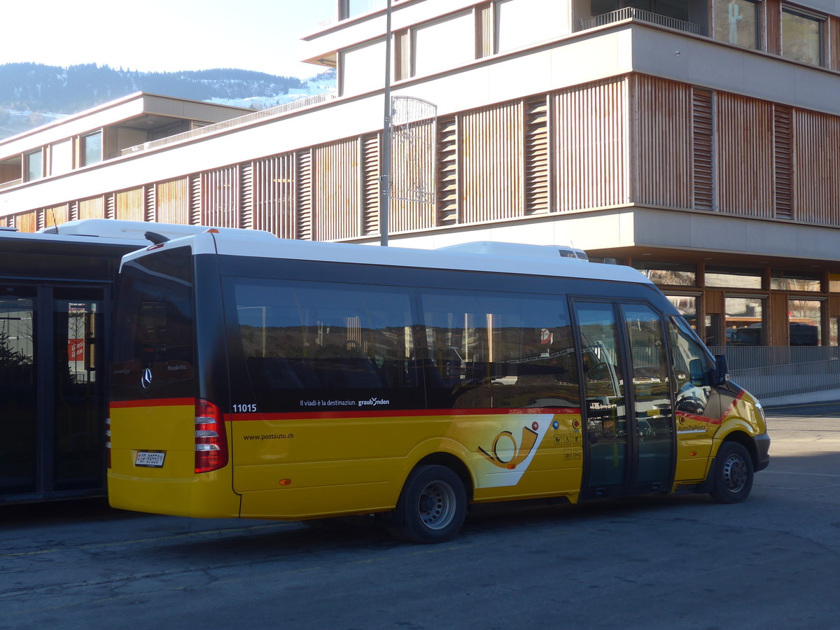 (212'598) - PostAuto Graub�nden - Nr. 12/GR 89'550 - Mercedes am 7. Dezember 2019 beim Bahnhof Ilanz