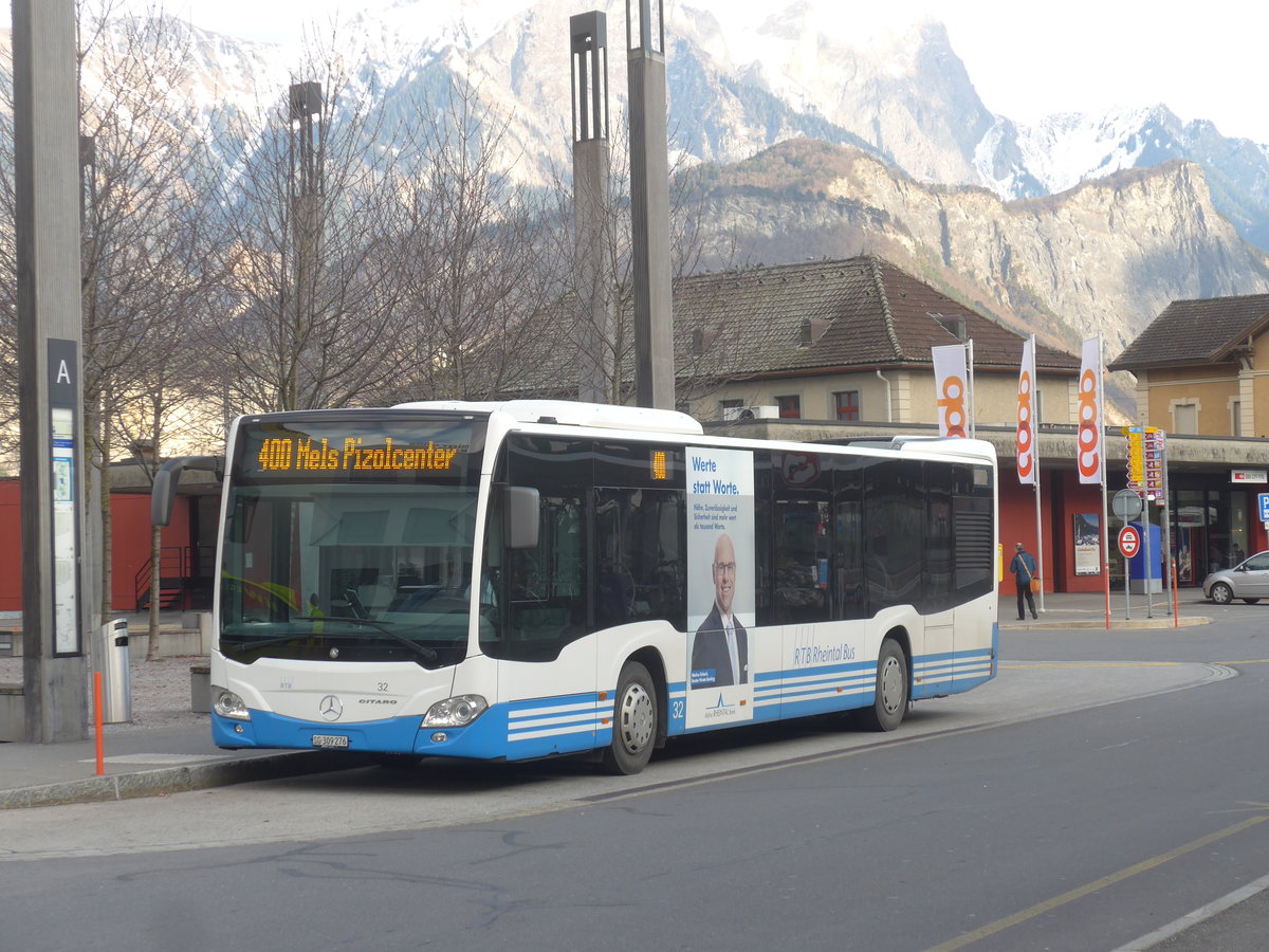(212'655) - RTB Altst�tten - Nr. 32/SG 309'276 - Mercedes am 7. Dezember 2019 beim Bahnhof Sargans