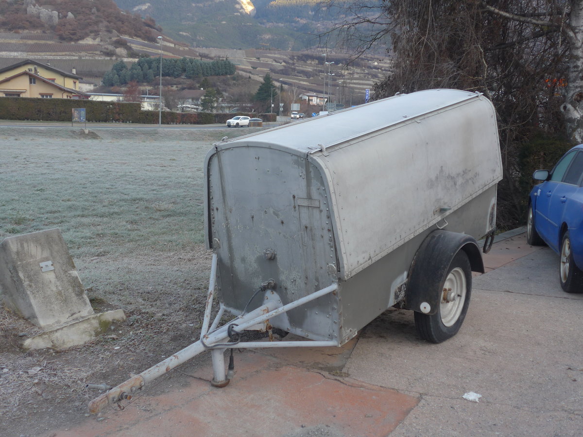 (212'692) - ??? - Cosmos Gep�ckanh�nger am 8. Dezember 2019 in Sierre, Garage TSAR