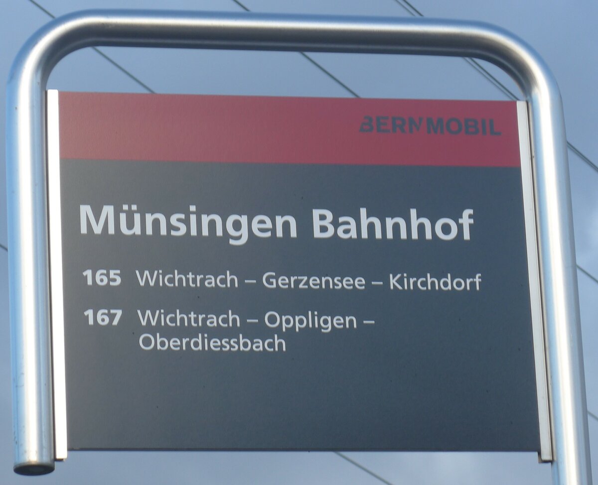 (212'888) - BERNMOBIL-Haltestellenschild - M�nsingen, Bahnhof - am 14. Dezember 2019