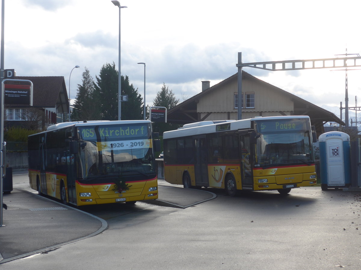 (212'925) - PostAuto Bern - Nr. 202/BE 724'202 - MAN (ex RBS Worblaufen Nr. 202) + BE 614'040 - MAN/G�ppel (ex AVG Meiringen Nr. 72) am 14. Dezember 2019 beim Bahnhof M�nsingen