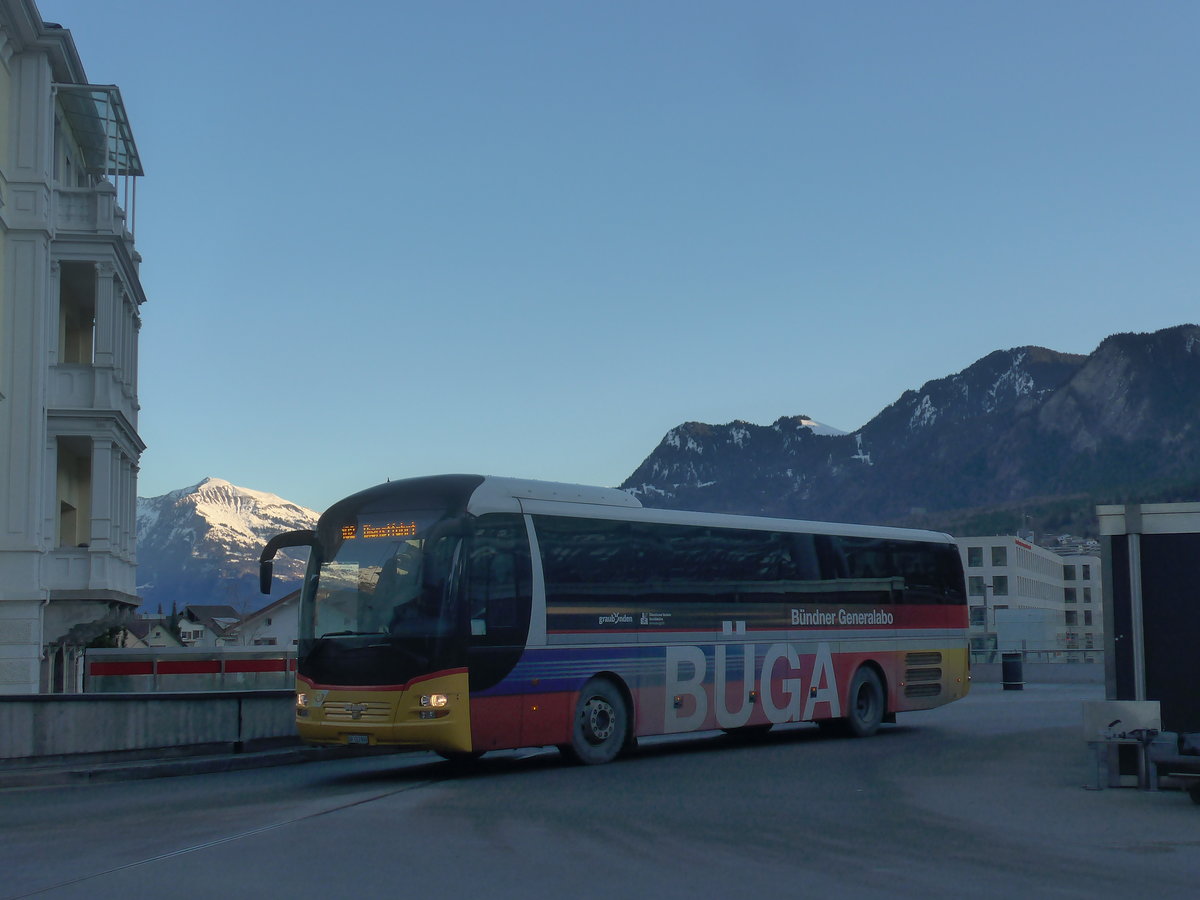 (213'217) - PostAuto Graub�nden - GR 162'990 - MAN am 1. Januar 2020 in Chur, Postautostation