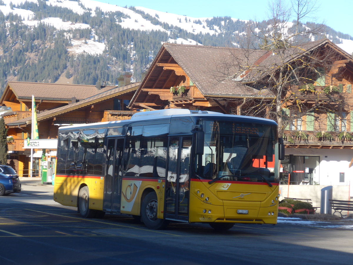 (213'301) - K�bli, Gstaad - BE 235'726 - Volvo am 2. Januar 2020 beim Bahnhof Gstaad