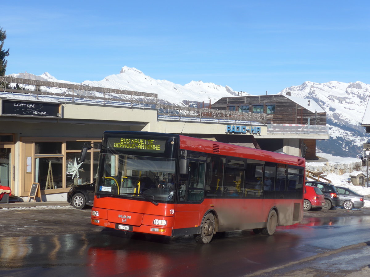 (213'347) - Lathion, Sion - Nr. 19/VS 197'617 - MAN/G�ppel (ex AFA Adelboden Nr. 55) am 4. Januar 2020 in Haute-Nendaz, Route de la T�l�cabine