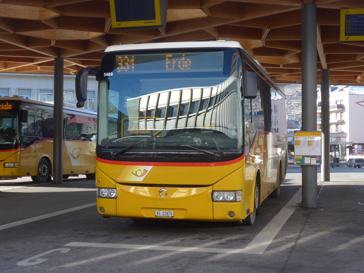 (213'360) - Ev�quoz, Erde - VS 22'870 - Irisbus am 4. Januar 2020 beim Bahnhof Sion