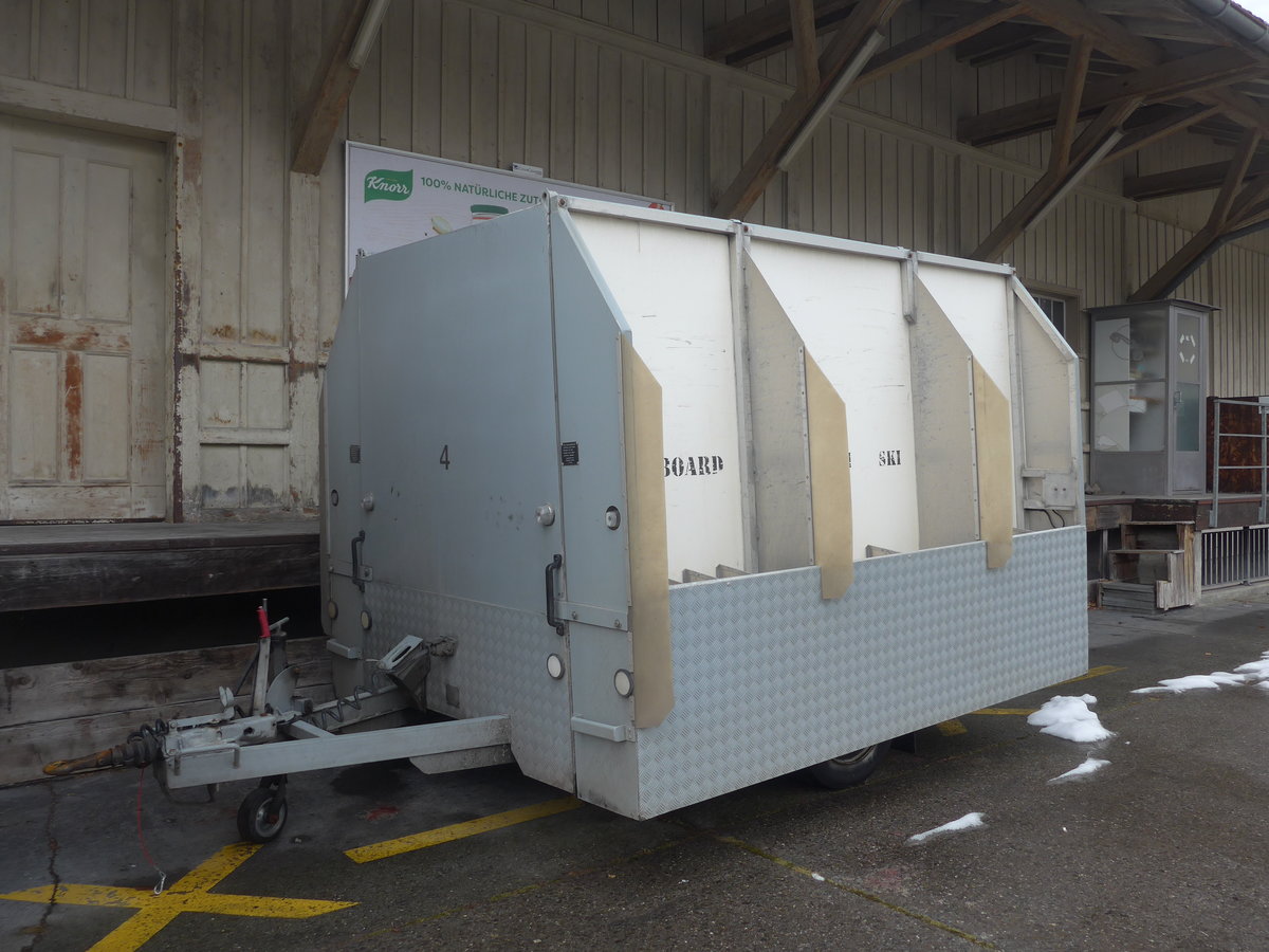 (214'035) - PostAuto Ostschweiz - Nr. 4/SG 404'592 - Sanwald Gep�ckanh�nger (ex P 31'134) am 1. Februar 2020 beim Bahnhof Nesslau-Neu St. Johann