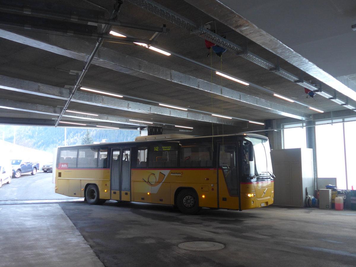 (214'127) - PostAuto Wallis - VS 498'945 - Volvo (ex PostAuto Graub�nden GR 180'030; ex Reptrans, Salouf; ex PostAuto Graub�nden GR 102'313) am 9. Februar 2020 in Fiesch, Postautostation