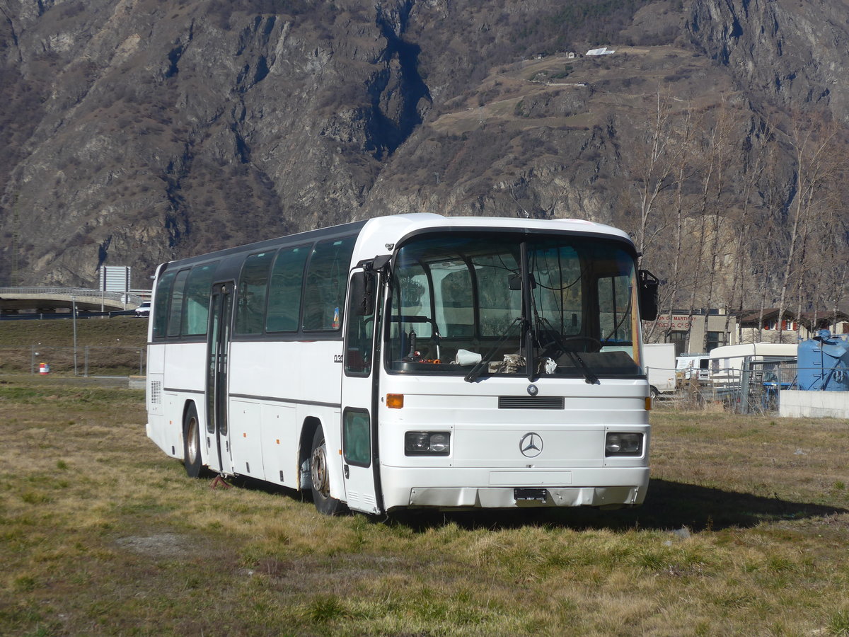 (214'784) - VIBUH, La Tour-de-Tr�me - Mercedes (ex L'Oiseau Bleu, Sierre; ex SMC Montana Nr. 48) am 22. Februar 2020 in Saxon, Industrie