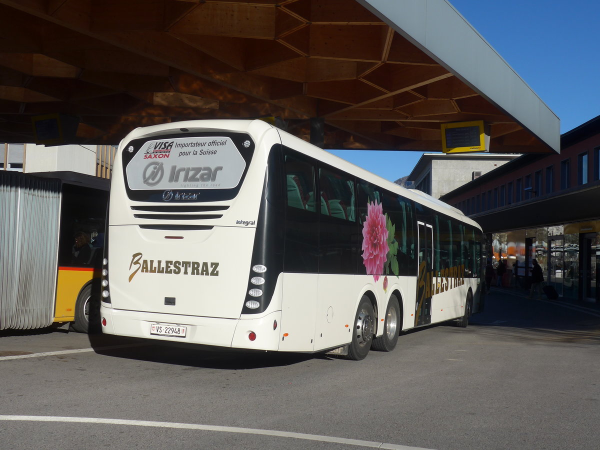 (214'805) - Ballestraz, Gr�ne - VS 22'948 - Irizar am 22. Februar 2020 beim Bahnhof Sion