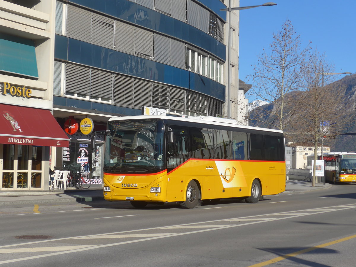 (214'809) - Ev�quoz, Erde - VS 138'188 - Iveco am 22. Februar 2020 beim Bahnhof Sion