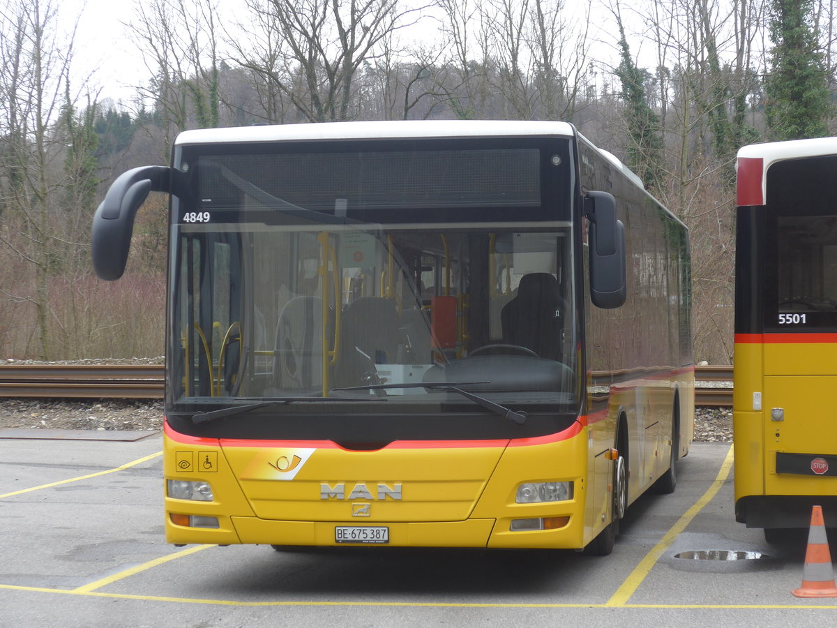 (215'030) - PostAuto Bern - Nr. 541/BE 675'387 - MAN am 2. M�rz 2020 in Laupen, Garage
