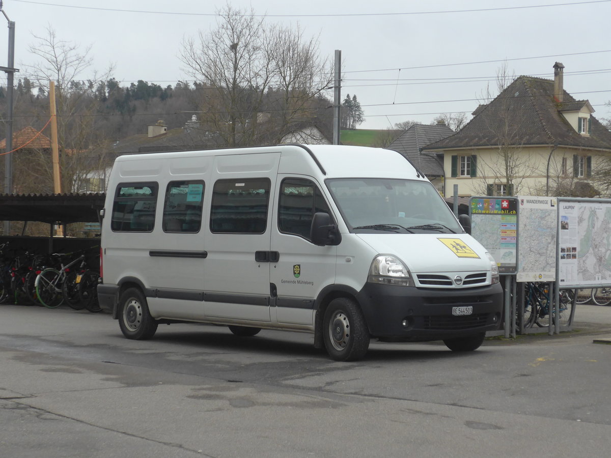 (215'050) - Gemeinde M�hleberg, M�hleberg - BE 544'503 - Nissan am 2. M�rz 2020 beim Bahnhof Laupen