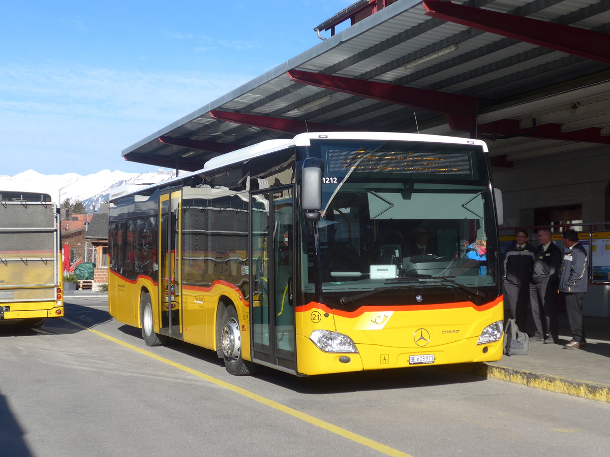 (215'065) - Fl�ck, Brienz - Nr. 21/BE 623'971 - Mercedes am 8. M�rz 2020 in Meiringen, Postautostation