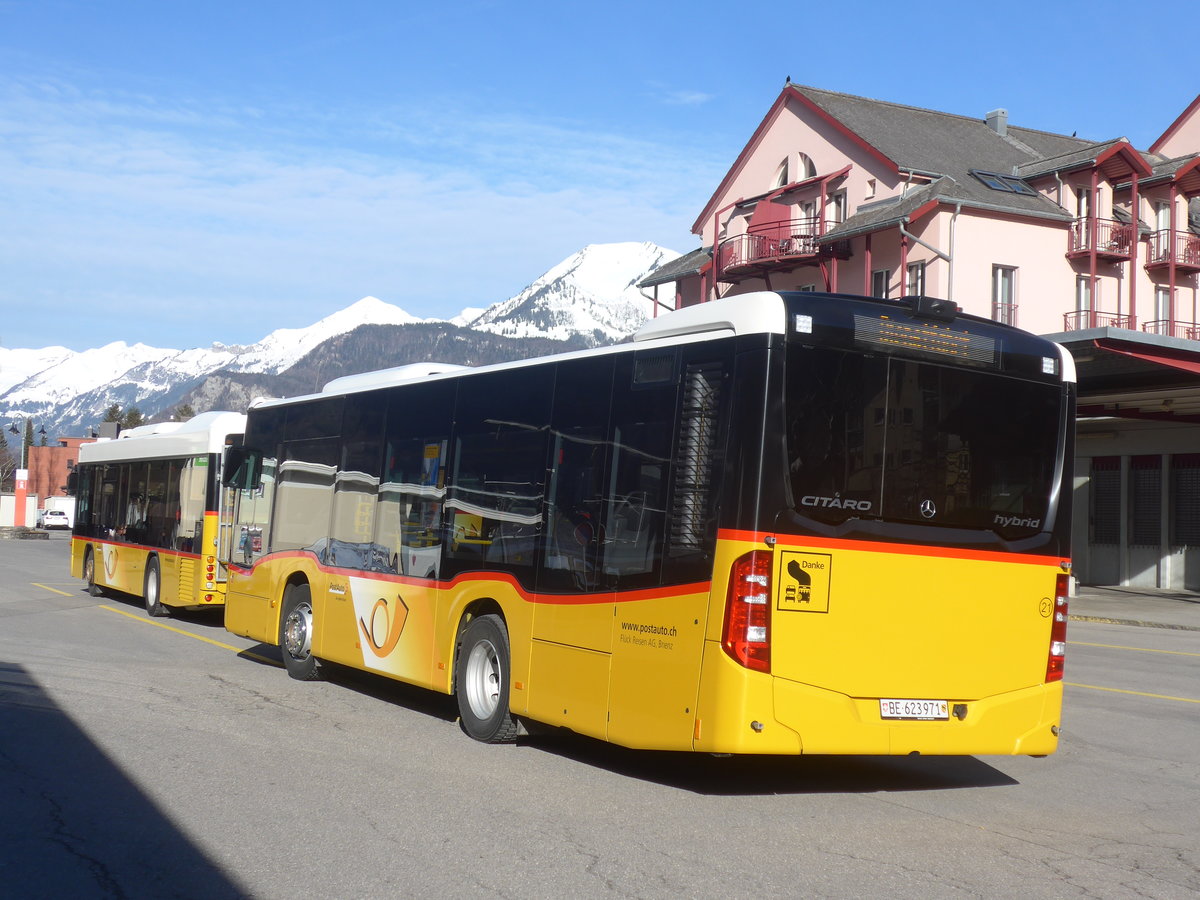 (215'067) - Fl�ck, Brienz - Nr. 21/BE 623'971 - Mercedes am 8. M�rz 2020 in Meiringen, Postautostation