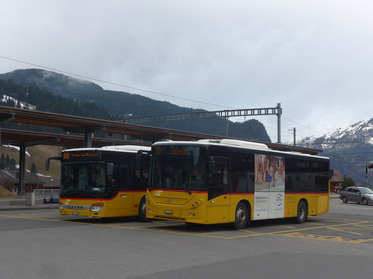 (215'123) - K�bli, Gstaad - BE 403'014 - Volvo am 14. M�rz 2020 beim Bahnhof Gstaad