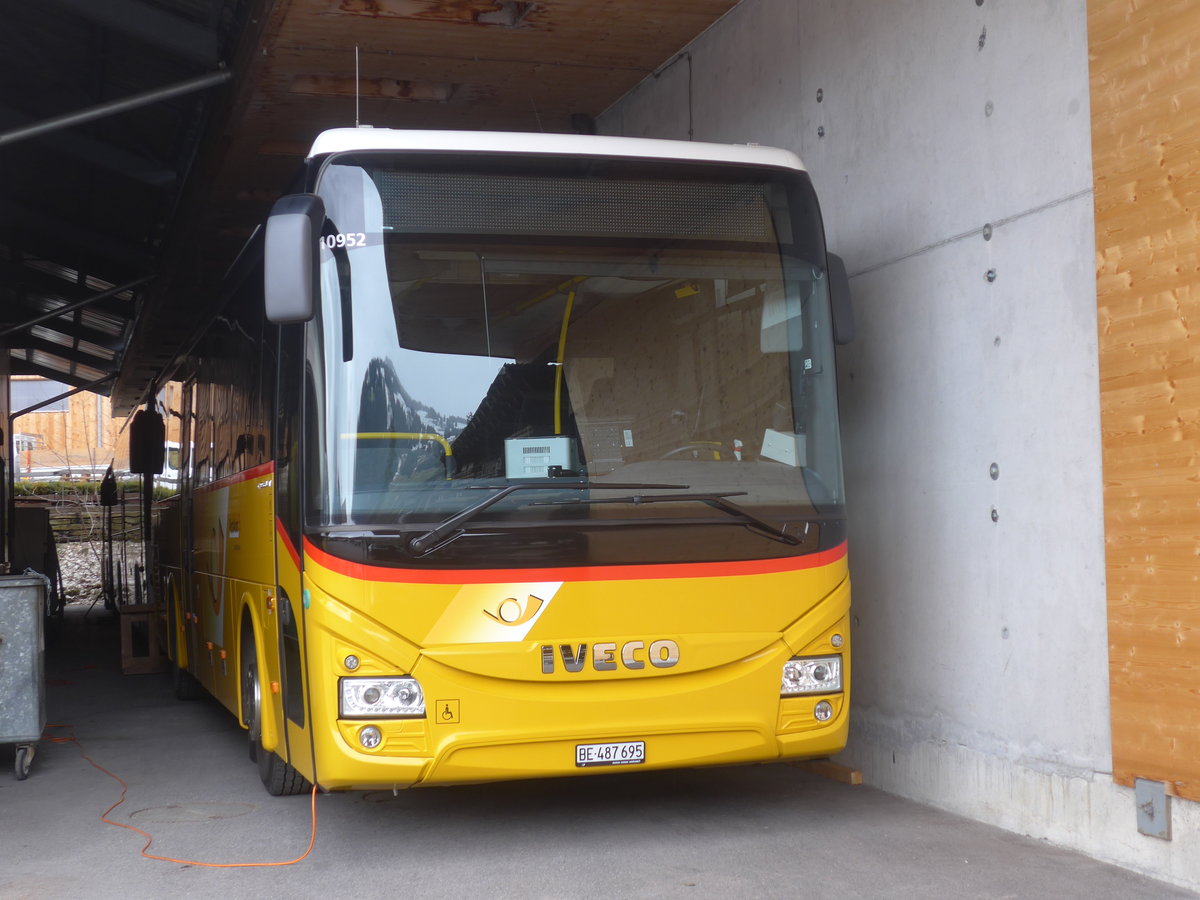 (215'129) - PostAuto Bern - BE 487'695 - Iveco am 14. M�rz 2020 in Gstaad, Garage K�bli