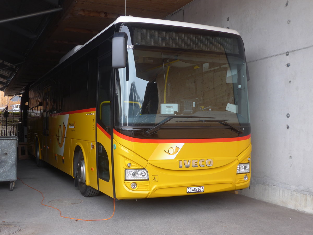 (215'130) - PostAuto Bern - BE 487'695 - Iveco am 14. M�rz 2020 in Gstaad, Garage K�bli