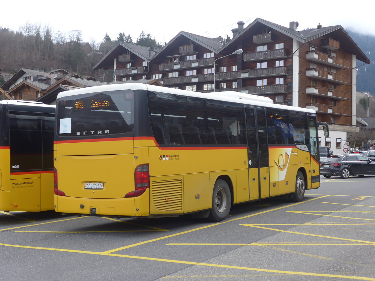 (215'138) - K�bli, Gstaad - Nr. 6/BE 107'055 - Setra am 14. M�rz 2020 beim Bahnhof Gstaad